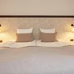 Ascot 4*