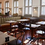 Ascot Hotel 4*