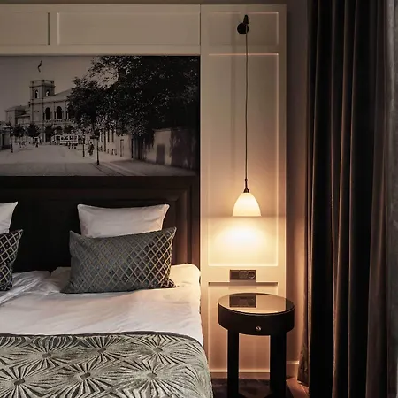 Ascot Hotel