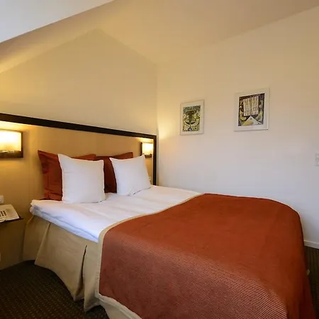 Ascot Hotel