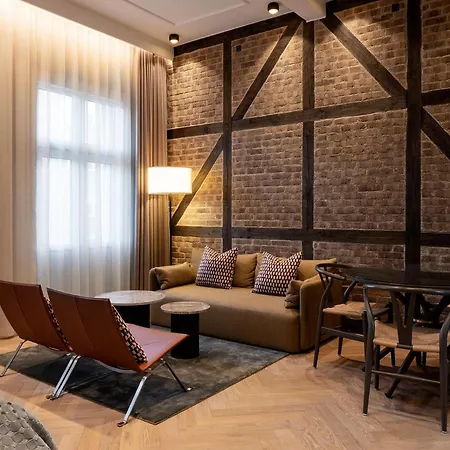 Ascot Hotel 4*
