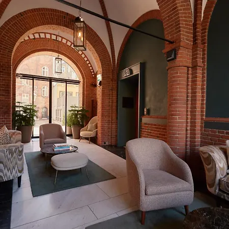 Ascot Hotel