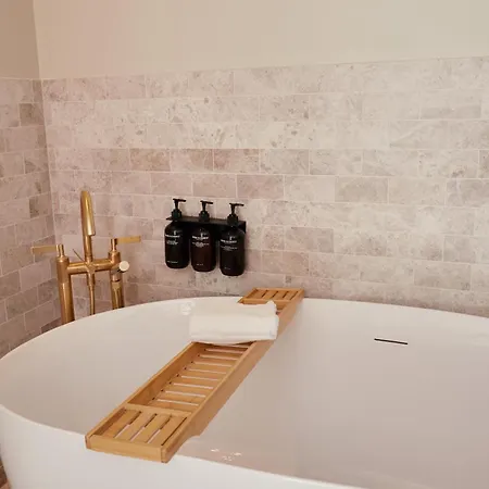 Ascot Hotel 4*