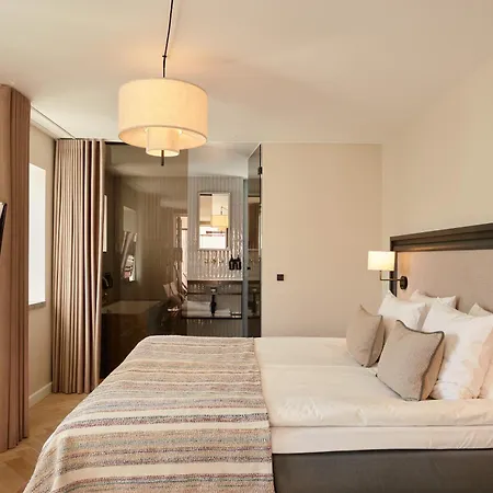 Ascot Hotel