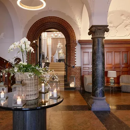 Ascot Hotel 4*