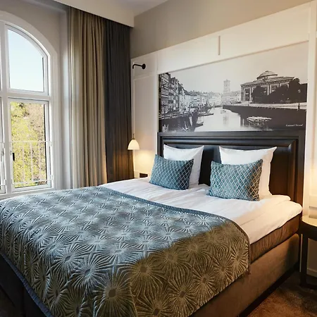 Ascot Hotel