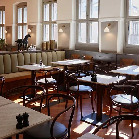 Ascot Hotel 4*